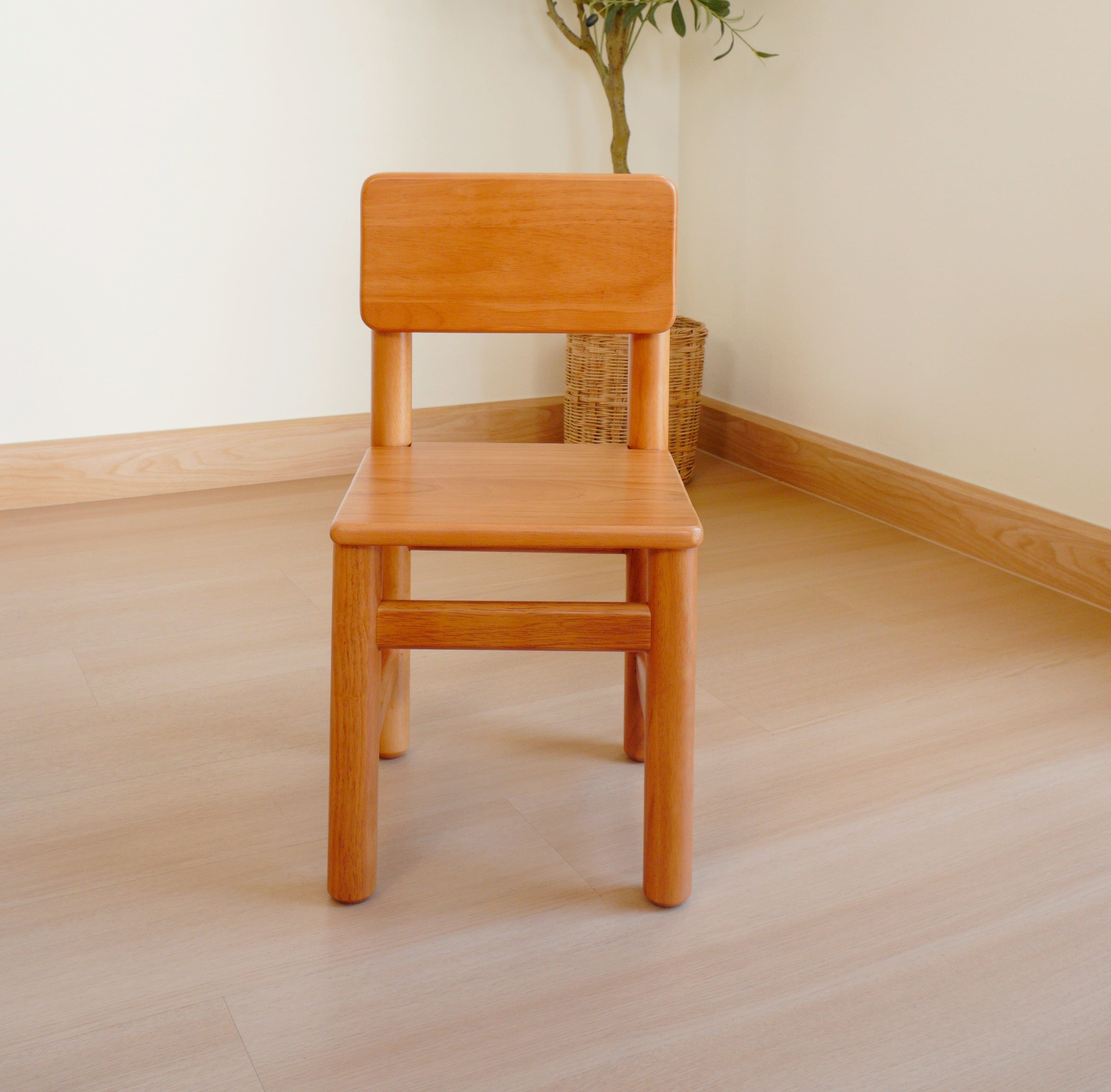เก้าอี้สำหรับเด็ก ไม้ยางพาราแท้ MAAI DESIGN รุ่น RIKU CHAIR KIDS สีโอ๊ค